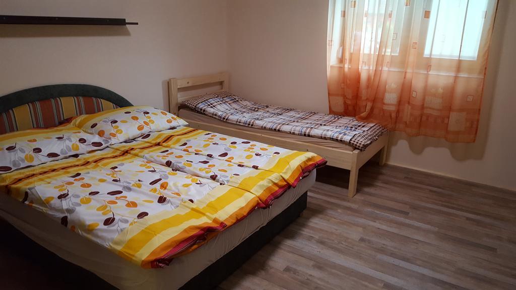 M&M Apartman Tiszafüred エクステリア 写真