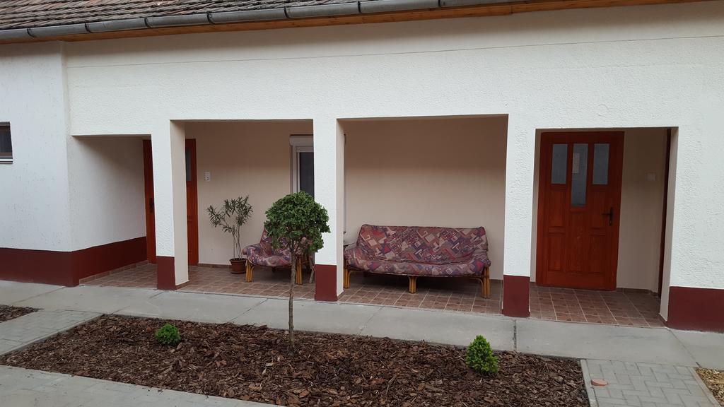M&M Apartman Tiszafüred エクステリア 写真